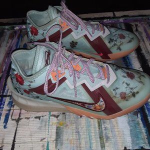 Nike Lebron xviii 18 low x mimi plunge flora. mens size 8.5